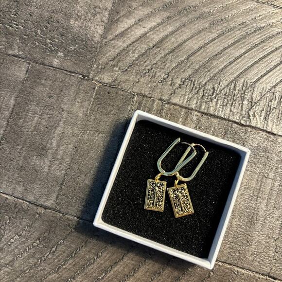 Pura Vida Harry Potter Lumos Earrings Dangling Feminine Magic Core - Picture 2 of 4